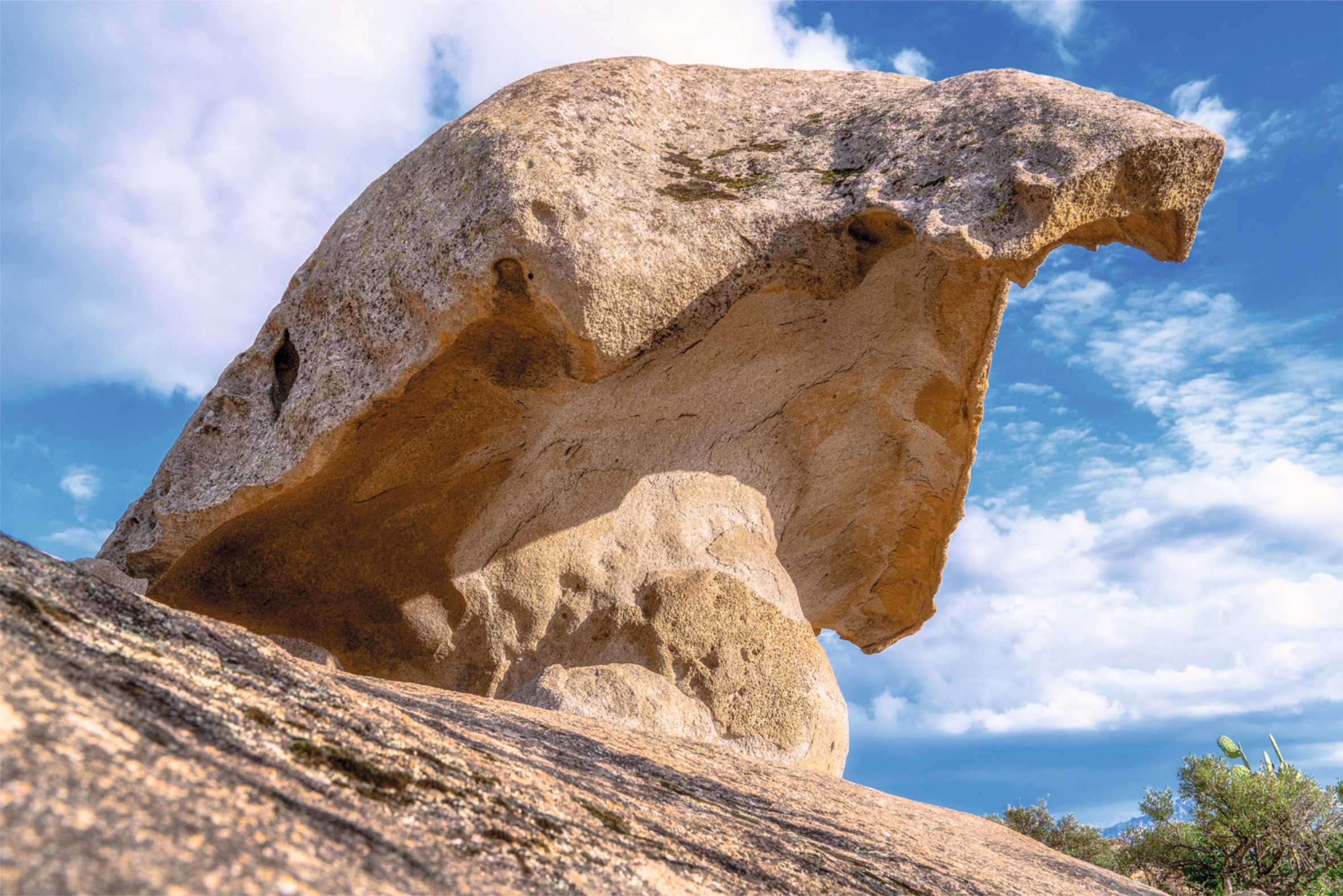 La roccia monumentale naturale Il Fungo, simbolo di Arzachena