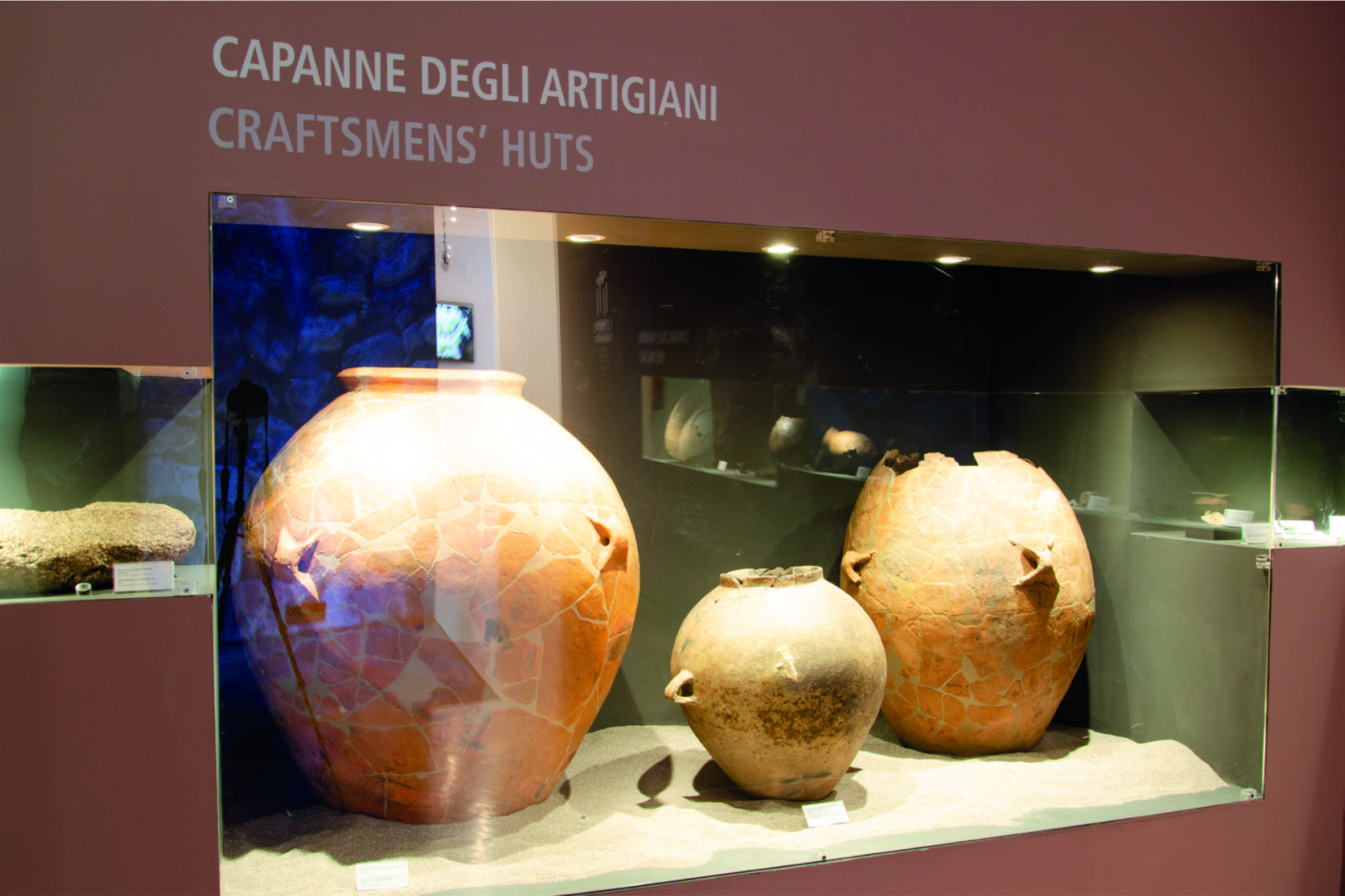 vasi esposti al Museo Civico Michele Ruzittu di Arzachena