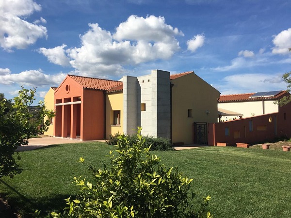 immagine esterno della scuola dell'infanzia in via Mameli ad Arzachena immagine esterno della scuola dell'infanzia in via Mameli ad Arzachena