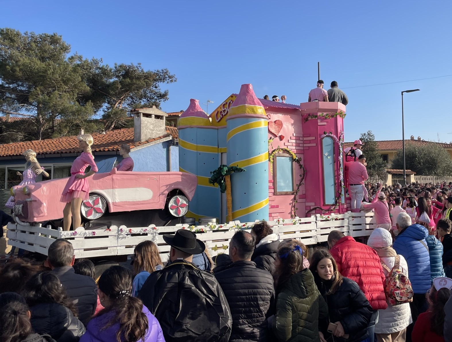 Uno dei carri partecipanti alla sfilata del Carnevale 2024