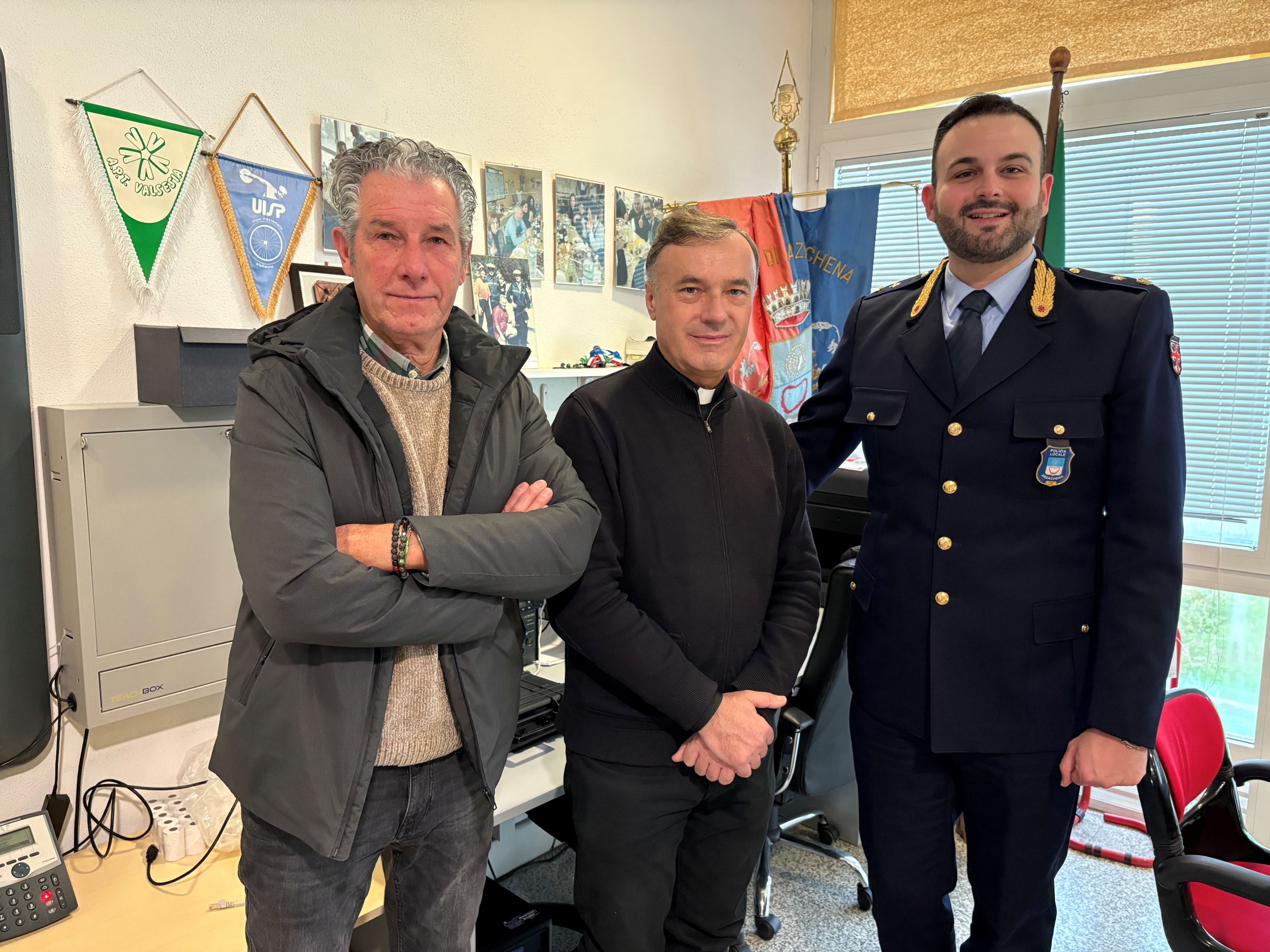 Delegato Mendula, Comandante Simone Testa e Don Jacek Meczel alla celebrazione di San Sebastiano ad Arzachena