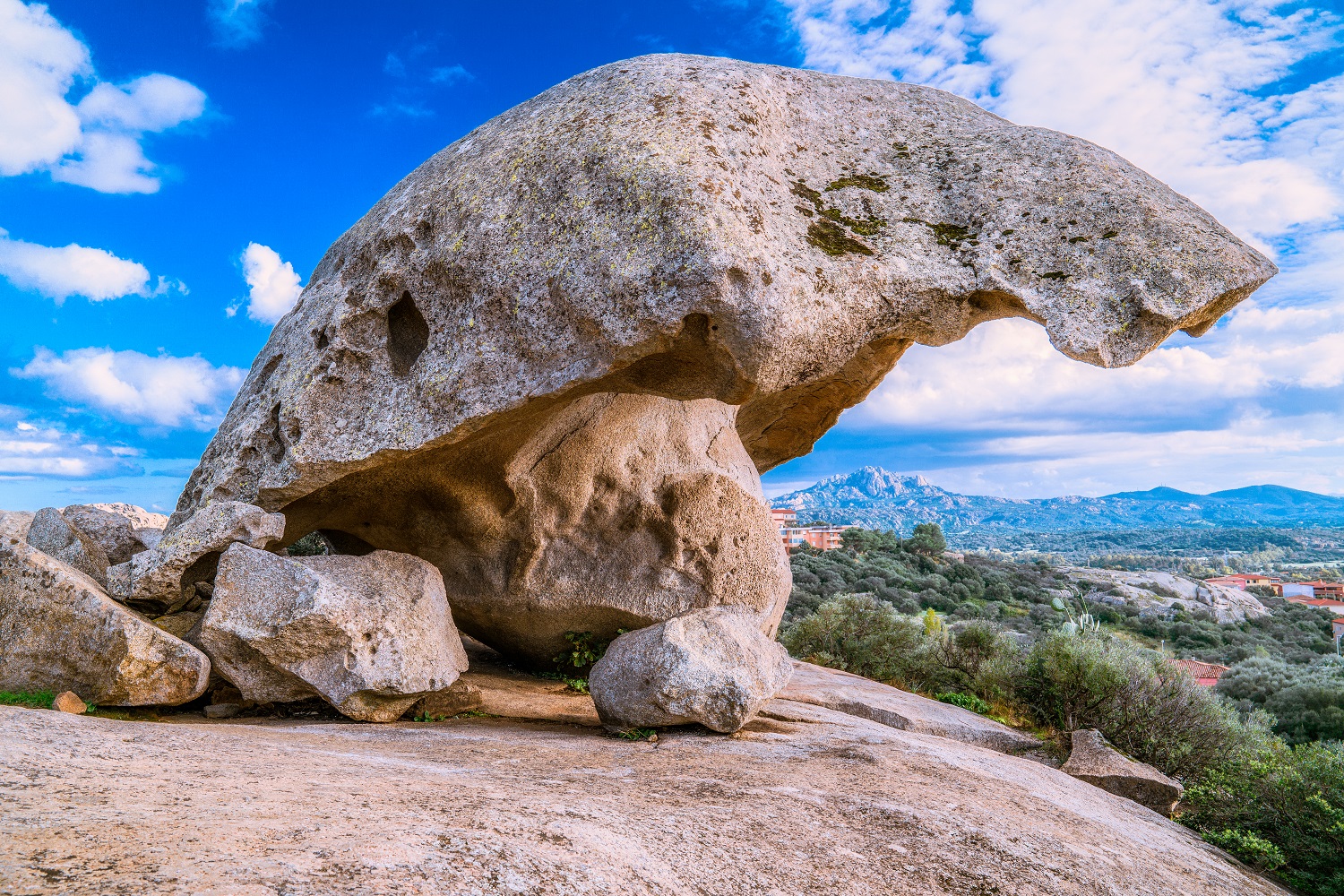 Foto della roccia monumentale Il Fungo di Arzachena