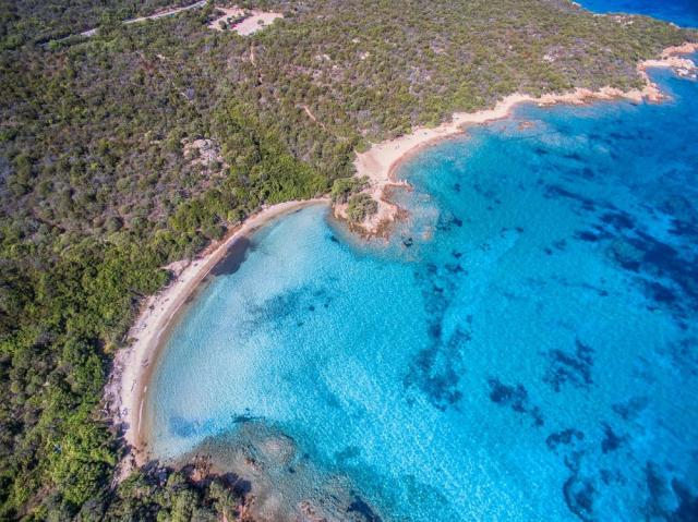 Spiaggia Le Piscine dall'alto