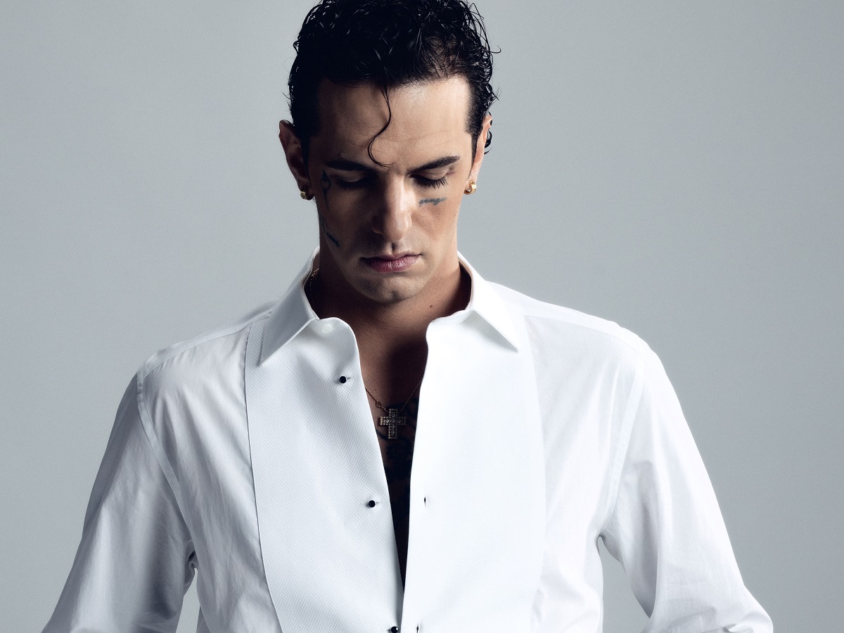 immagine in primo piano del cantante Achille Lauro