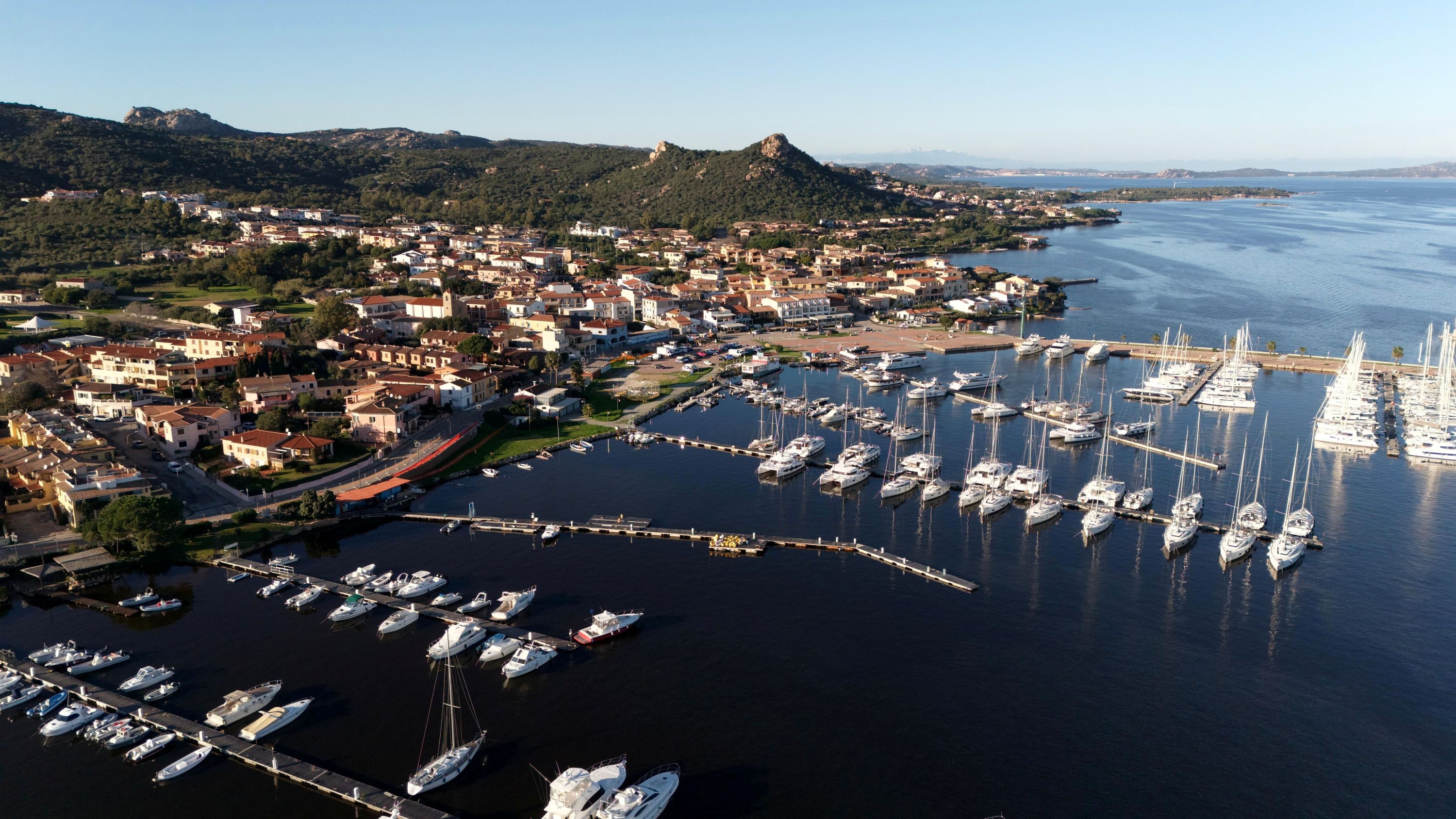 Paesaggio di Arzachena, porto di Cannigione dall'alto (dicembre 2025)