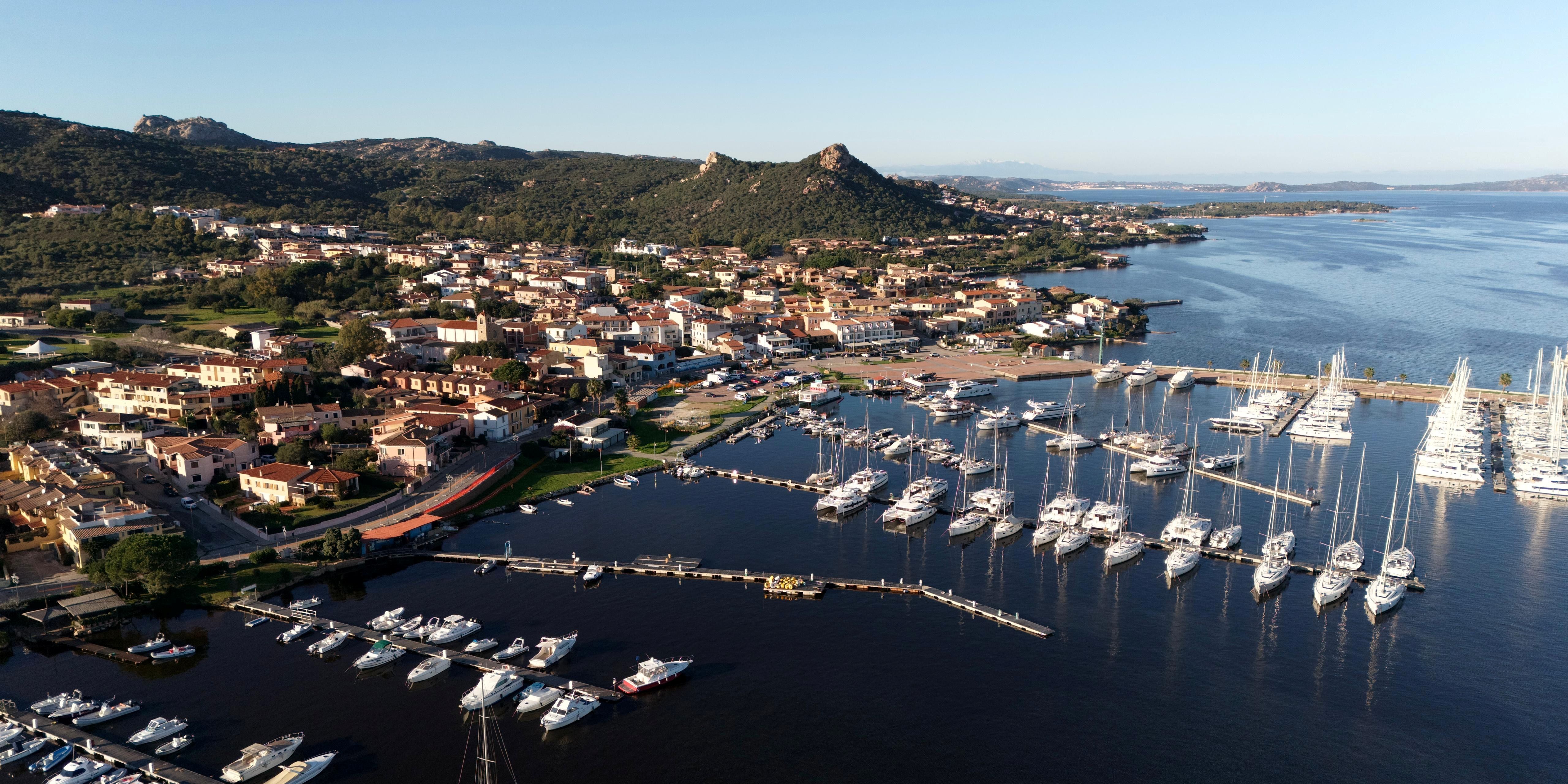 Paesaggio di Arzachena, porto di Cannigione dall'alto (dicembre 2025)