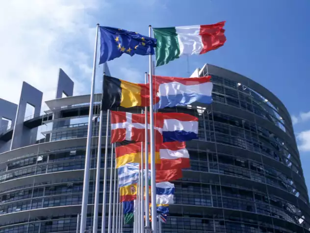 bandiere parlamento europeo