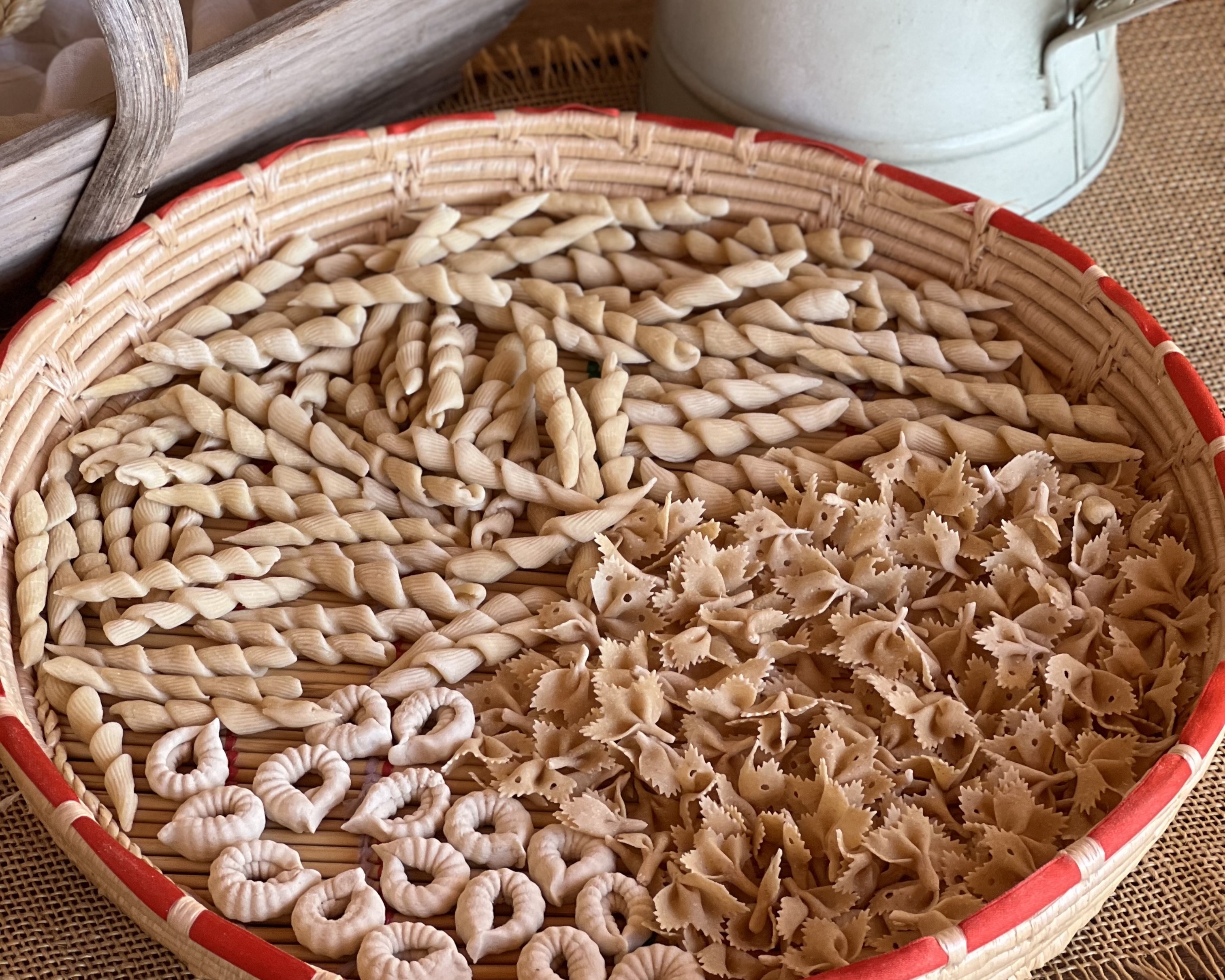 cesto con paste gioiello di Maria Antonietta Mazzone cesto con paste gioiello di Maria Antonietta Mazzone